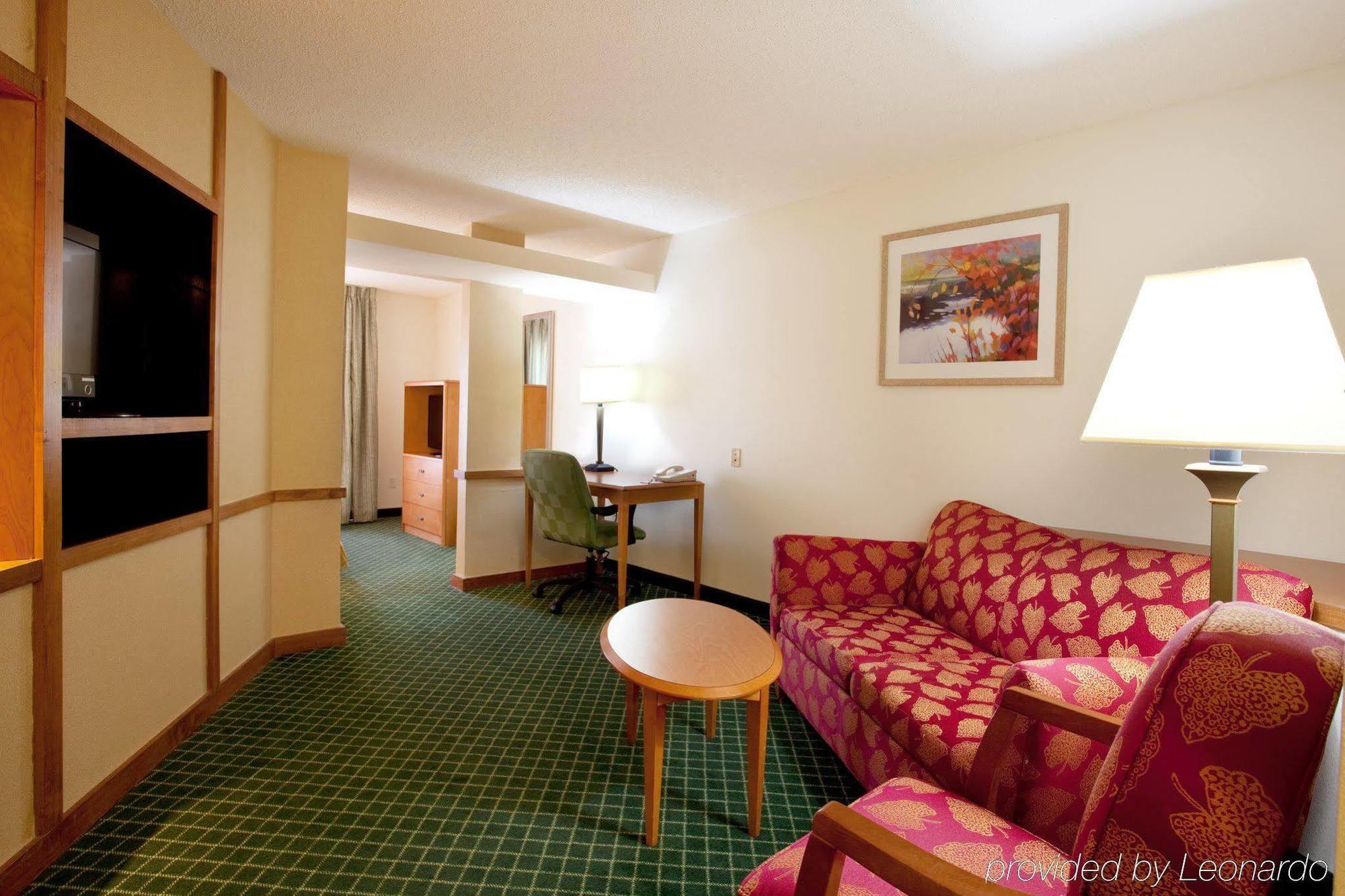 Holiday Inn Express New Orleans East By Ihg Номер фото